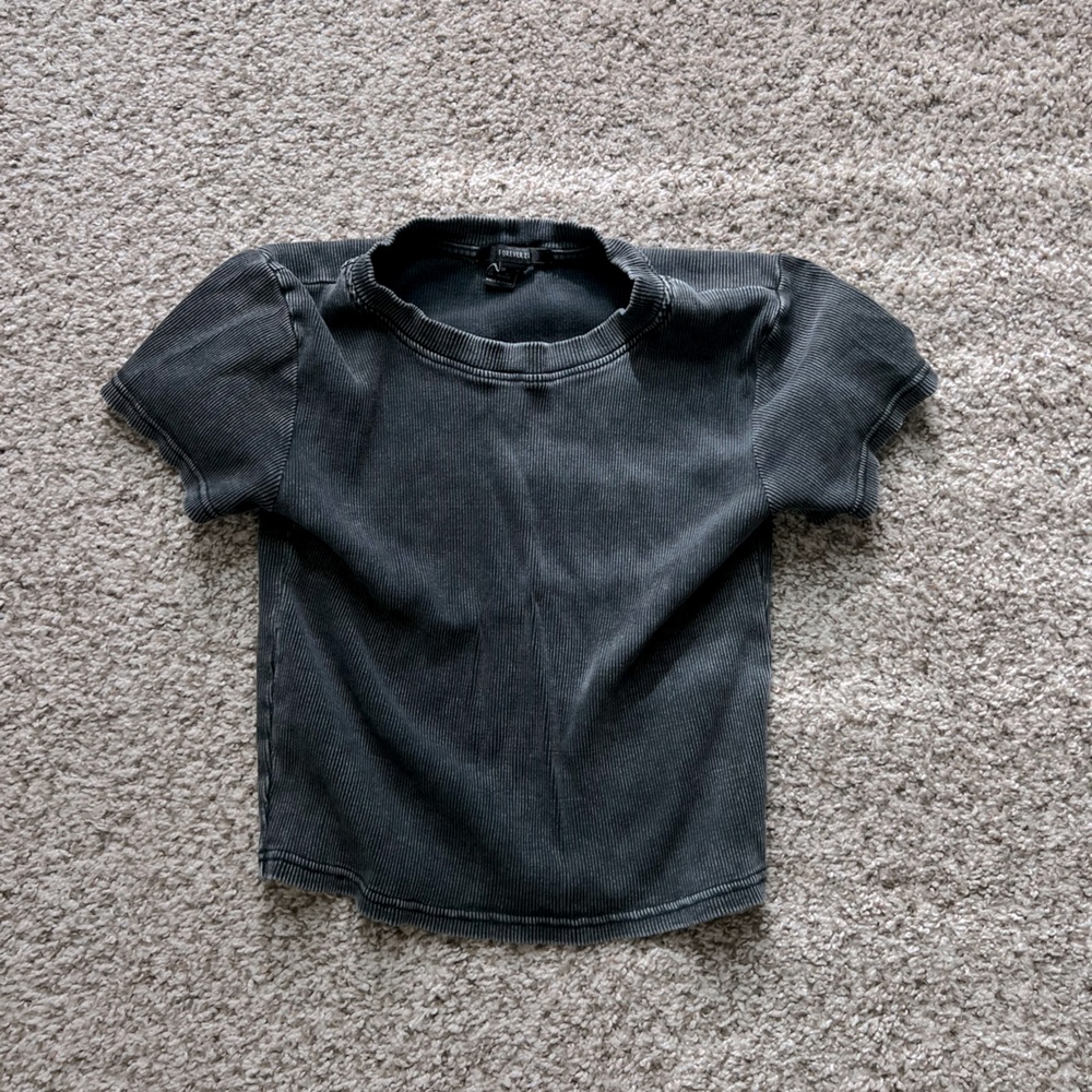 Crushed Gray Ribbed Crop Tee